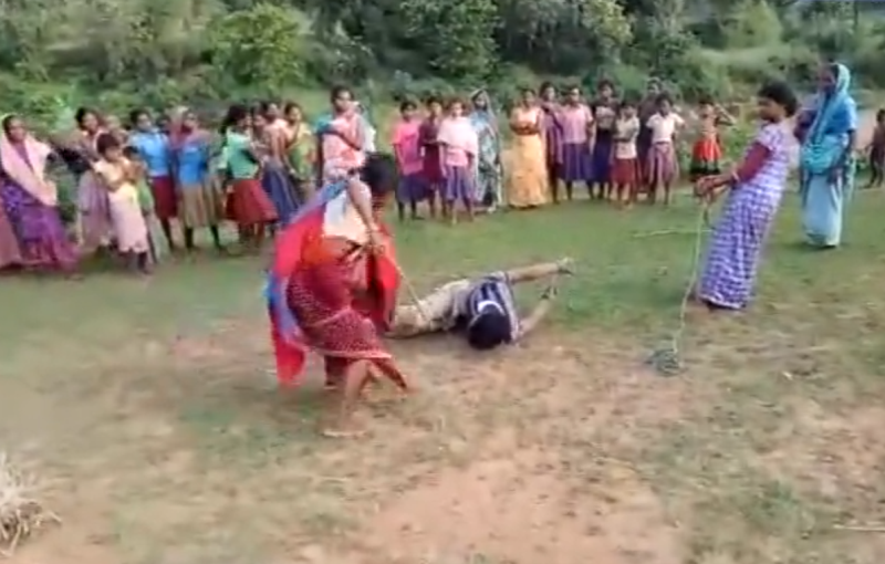 Κτηνωδία: Τον κατηγόρησαν ότι βίασε και σκότωσε ένα παιδάκι και τον ξυλοκόπησαν μέχρι θανάτου (Photos, σκληρές εικόνες) - Media