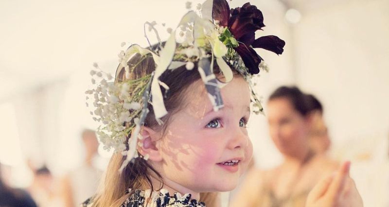 Από μικρή στα… βάσανα: Ντεμπούτο στην πασαρέλα για 2χρονη κόρη πασίγνωστου μοντέλου (Photos) - Media