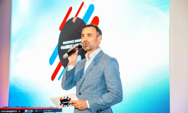 Κηδεύεται ο Γιάννης Καψής - Media