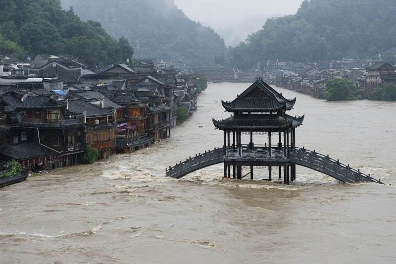 Σε κατάσταση μπλε συναγερμού παραμένει η Κίνα λόγω των ισχυρών καταιγίδων - Media