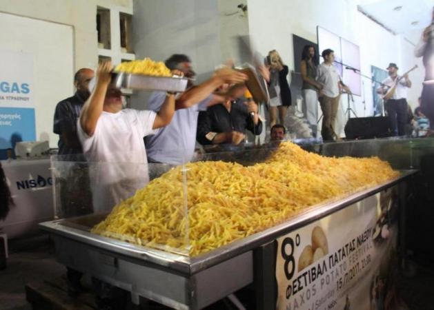 Στο βιβλίο των Ρεκόρ Γκίνες η Νάξος - Μία μερίδα πατάτες... 554 κιλών (Photos) - Media