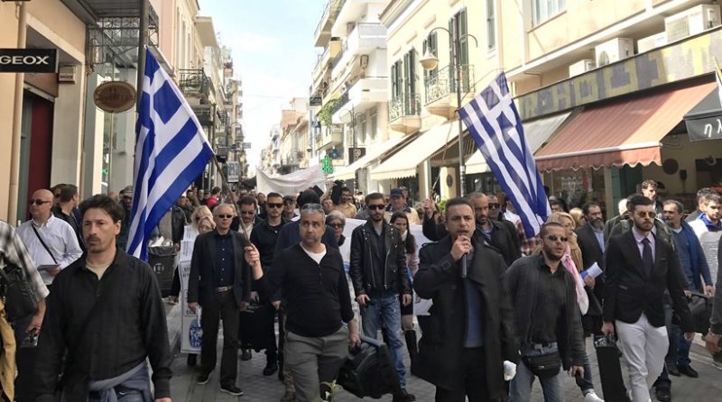 Εννιακόσιοι οπαδοί του Σώρρα μηνύουν τον Προκόπη Παυλόπουλο για εσχάτη προδοσία! - Media