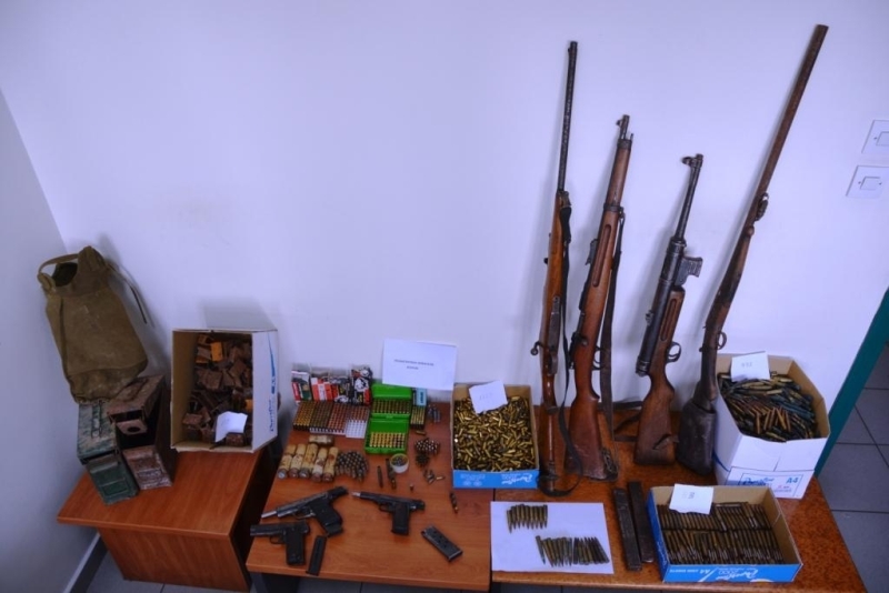 Σερραίος ετοιμαζόταν για... πόλεμο: Είχε κανονικό οπλοστάσιο στο σπίτι του (Photos) - Media