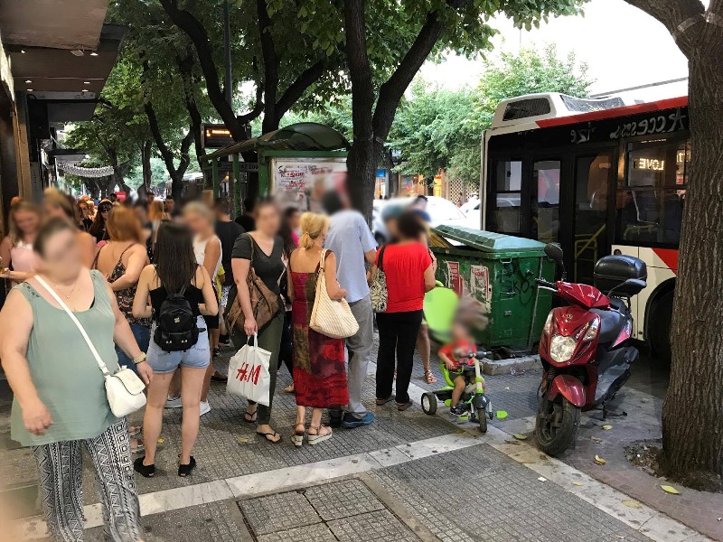 Θεσσαλονίκη: Ένταση σε λεωφορείο του ΟΑΣΘ για ...ένα παιδικό ποδήλατο - Media