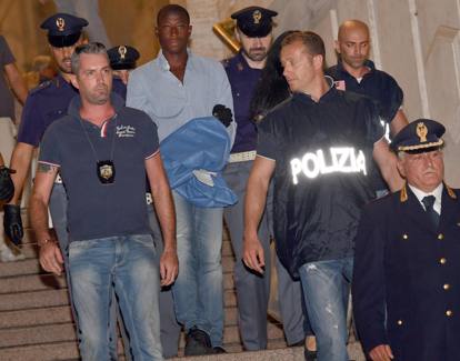 Φρίκη: Πρώην ποδοσφαιριστής σκότωσε τη μητέρα και την 11χρονη αδερφή του - Media
