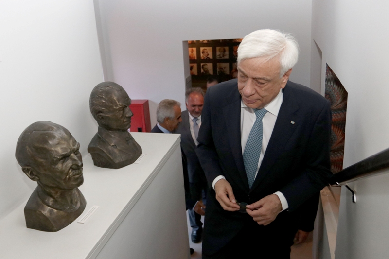 Παυλόπουλος σε νέους ομογενείς: Εκεί όπου βρίσκεστε πάντα κουβαλάτε την Ελλάδα - Media