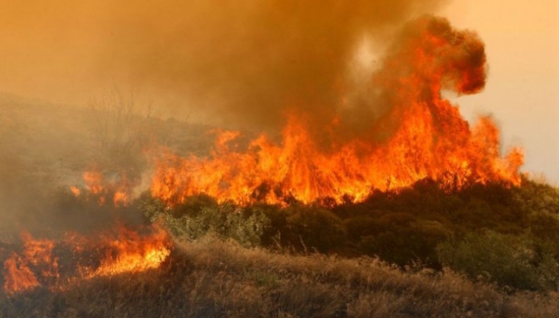 Έβαλε φωτιά κάνοντας εργασίες με τροχό στη Σαλαμίνα - Media