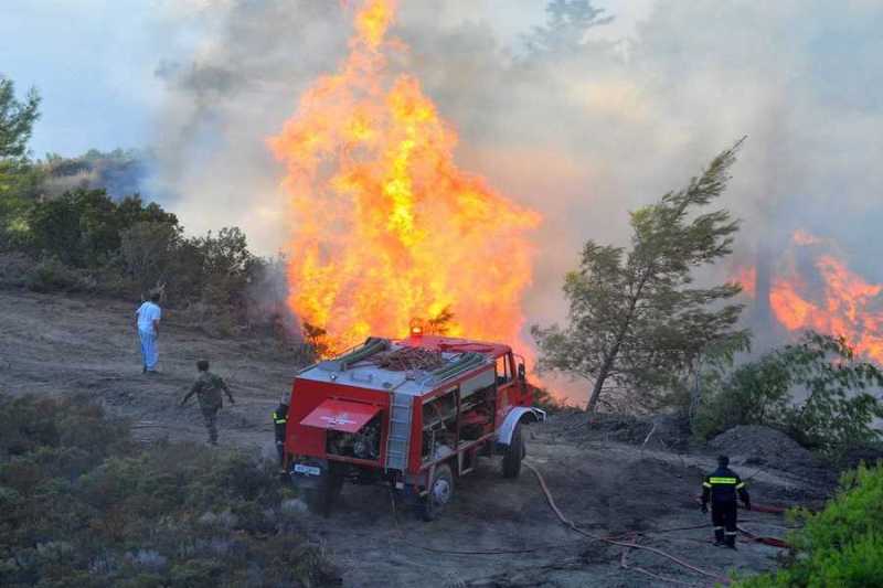 Θρήνος στη Ζάκυνθο - Στις φλόγες το πευκοδάσος στις Ορθονιές (Photos) - Media