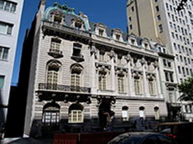 Ο βασιλιάς του Κατάρ έφτιαξε έπαυλη για να μένουν οι υπηρέτες του - Media