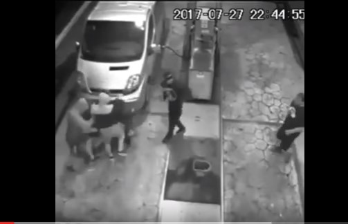 Καρέ-καρέ ο άγριος ξυλοδαρμός φιλάθλου του ΠΑΟΚ από επτά Ουκρανούς (Video) - Media