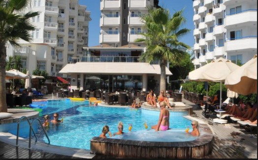 Βρετανοί τουρίστες καταγγέλλουν προσωπικό ξενοδοχείου για σεξουαλική επίθεση -«