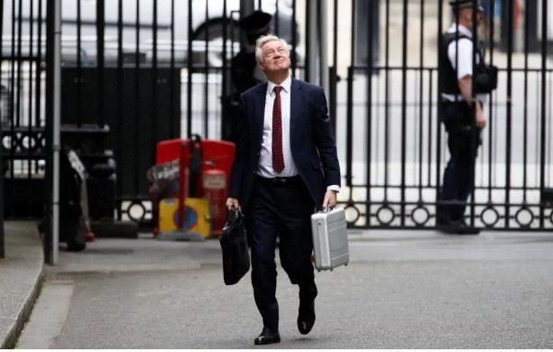 Τα μυστικά της ασημί βαλίτσας του Brexit: Πως μπλοκάρει τους χάκερς και τους κατασκόπους - Media