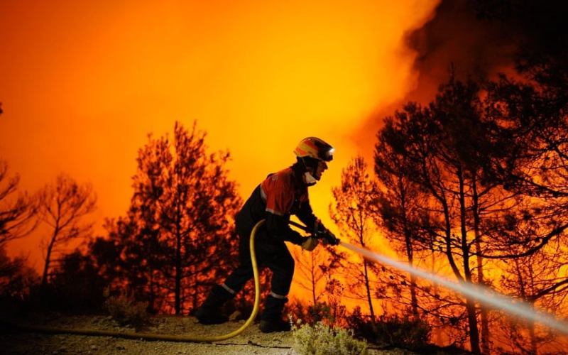 Μετά τη Γαλλία και την Πορτογαλία, στις φλόγες και η Ισπανία  - Media