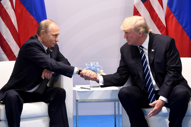 Λευκός Οίκος: Δεν υπάρχει συνάντηση Τραμπ-Πούτιν - Media