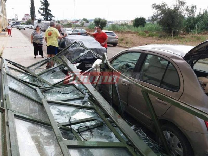 Το πήρε και το σήκωσε: Ο αέρας έριξε τεράστια τζαμαρία στο κολυμβητήριο Πάτρας (Photos, Video) - Media