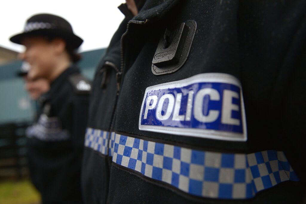 Βρετανία: Κατηγορίες για 15 κακουργήματα σε έφηβο που κατηγορείται ότι διέπραξε επιθέσεις με… οξύ - Media