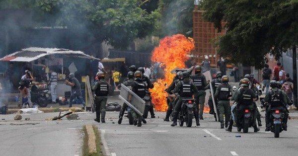 «Κόλαση» στους δρόμους της Βενεζουέλας: Επεισόδια με νεκρούς (Photos) - Media