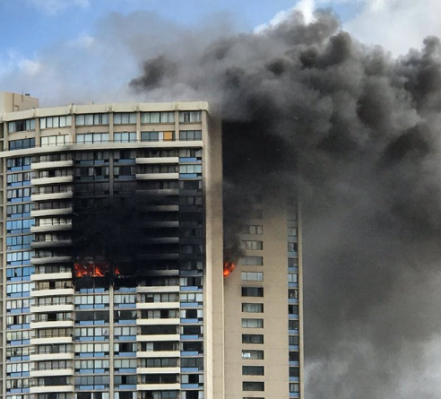 Μνήμες Γκρένφελ: Φωτιά σε κτίριο 36 ορόφων στη Χονολουλού – Τουλάχιστον 3 νεκροί ( Photos -Video) - Media