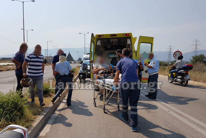 Σώθηκε από θαύμα: Λιποθύμησε ενώ οδηγούσε το μηχανάκι (photos) - Media