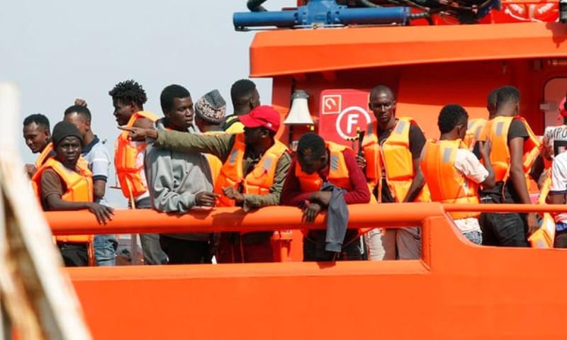 Σκάφος διάσωσης προσφύγων ταξιδεύει για να σώσει ακροδεξιούς - Media