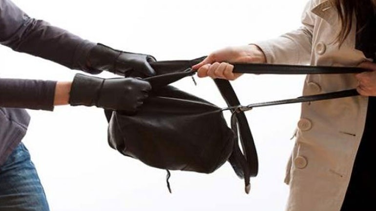 Αχαϊα: Άγνωστοι άρπαξαν από 80χρονη τσαντάκι με 5.000 ευρώ - Media