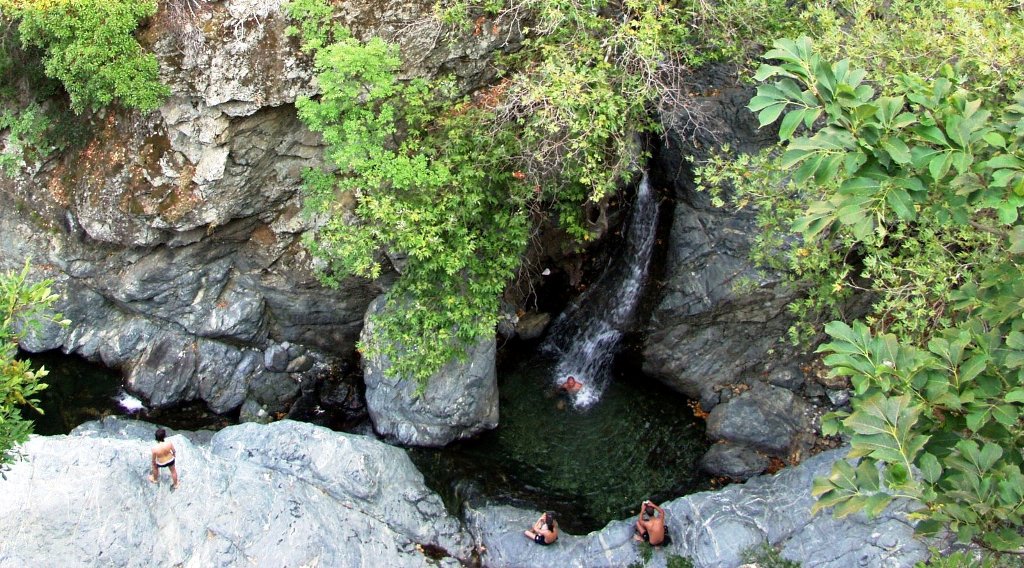 Επιχείρηση διάσωσης στη Σαμοθράκη: Πτώση νεαρής στην «Γριά Βάθρα» - Media