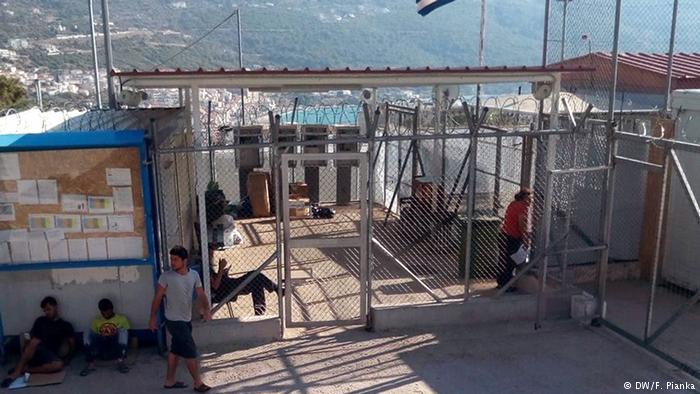 DW: Πρόσφυγες παγιδευμένοι στη Σάμο - Media