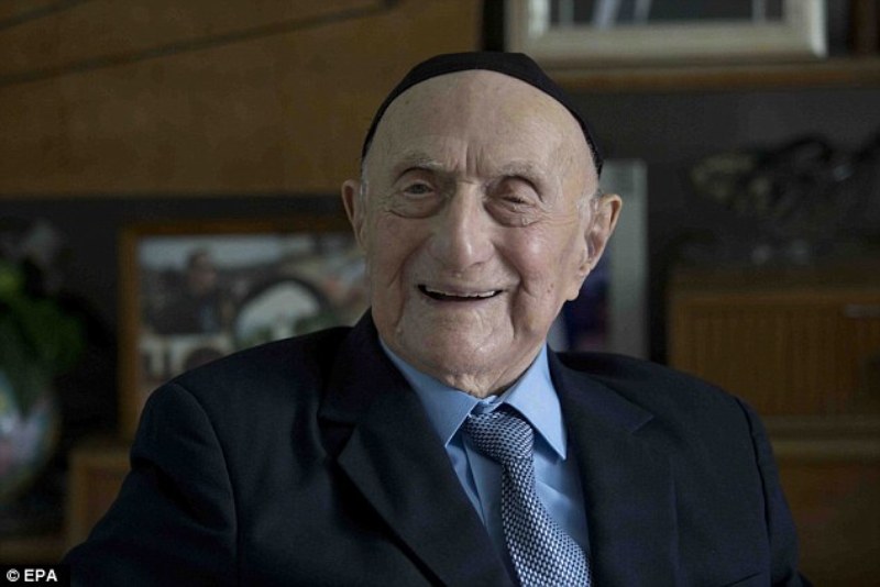 Πέθανε ο γηραιότερος άνδρας του κόσμου - Επέζησε από το Άουσβιτς (Photos) - Media