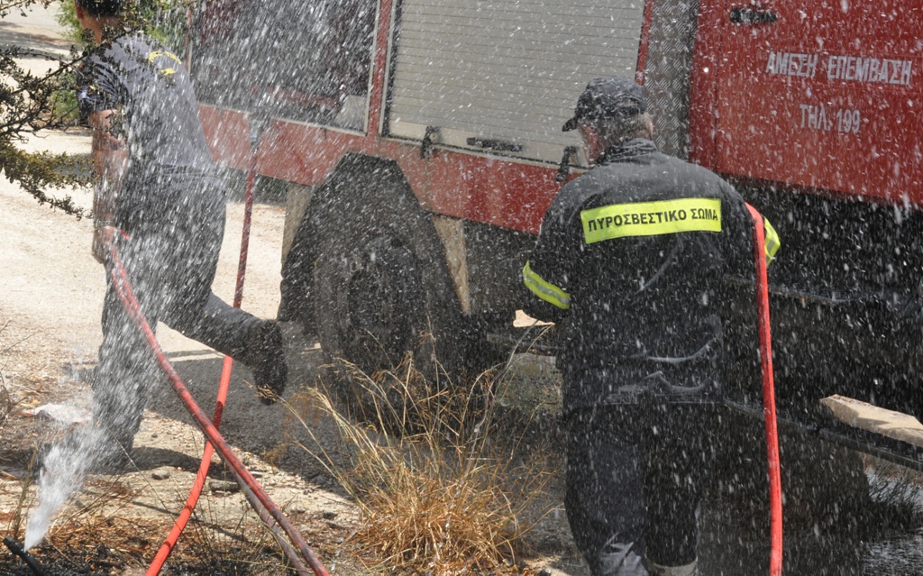 Η Πυροσβεστική απαντά στον Δήμαρχο Κυθήρων: Τα εναέρια μέσα δεν είναι δυνατόν να παραμένουν στο αεροδρόμιο - Media