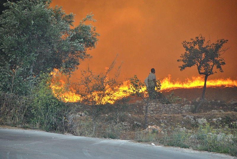 Ζάκυνθος: Ελικόπτερο εντόπισε εμπρηστές - Μεγάλη επιχείρηση για τη σύλληψή τους - Media