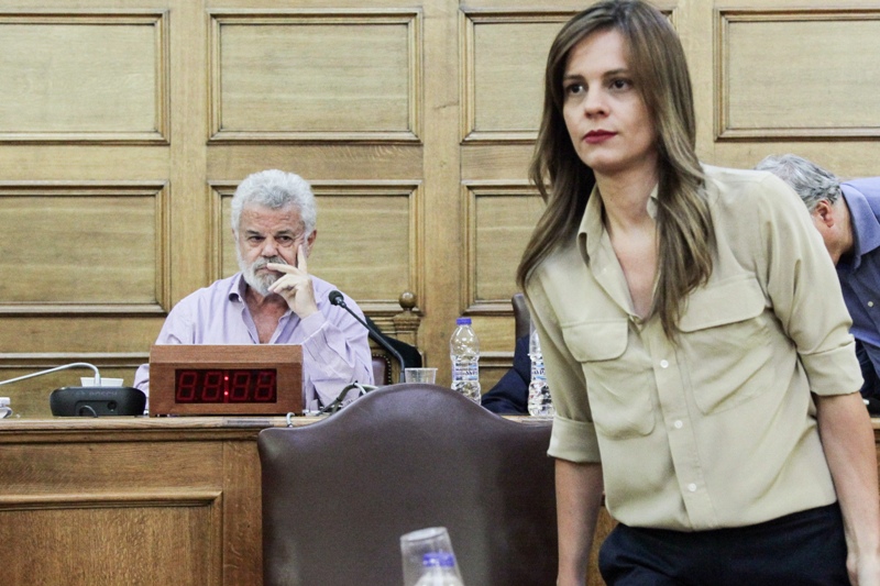 Αχτσιόγλου: Τέλος στο καθεστώς των απλήρωτων υπερωριών - Media