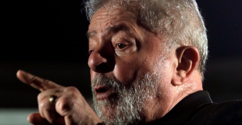 Πλούσια κληρονόμος χαρίζει 132.000 ευρώ σε πρώην πρόεδρο της Βραζιλίας (Photos) - Media