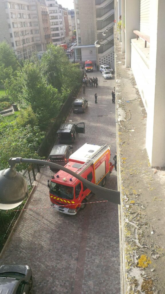 Συναγερμός στο Παρίσι: Όχημα χτύπησε έξι στρατιώτες - Δύο σοβαρά τραυματίες - Media