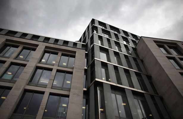 Σοκ στη Μ. Βρετανία: Αυτοκτόνησε πέφτοντας από τον 7ο όροφο του Χρηματιστηρίου - Media