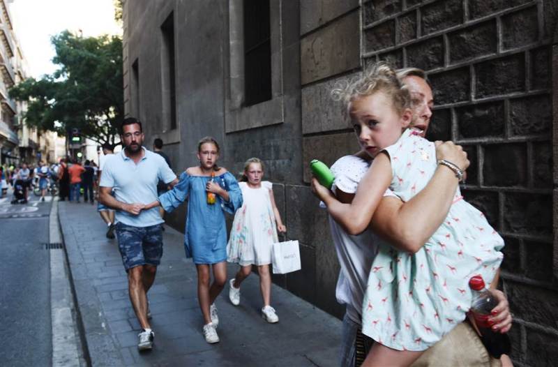 Σε κατάσταση σοκ το Ριπόλ, η κοινότητα όπου ζούσαν οι ύποπτοι για τις επιθέσεις στην Καταλονία - Media