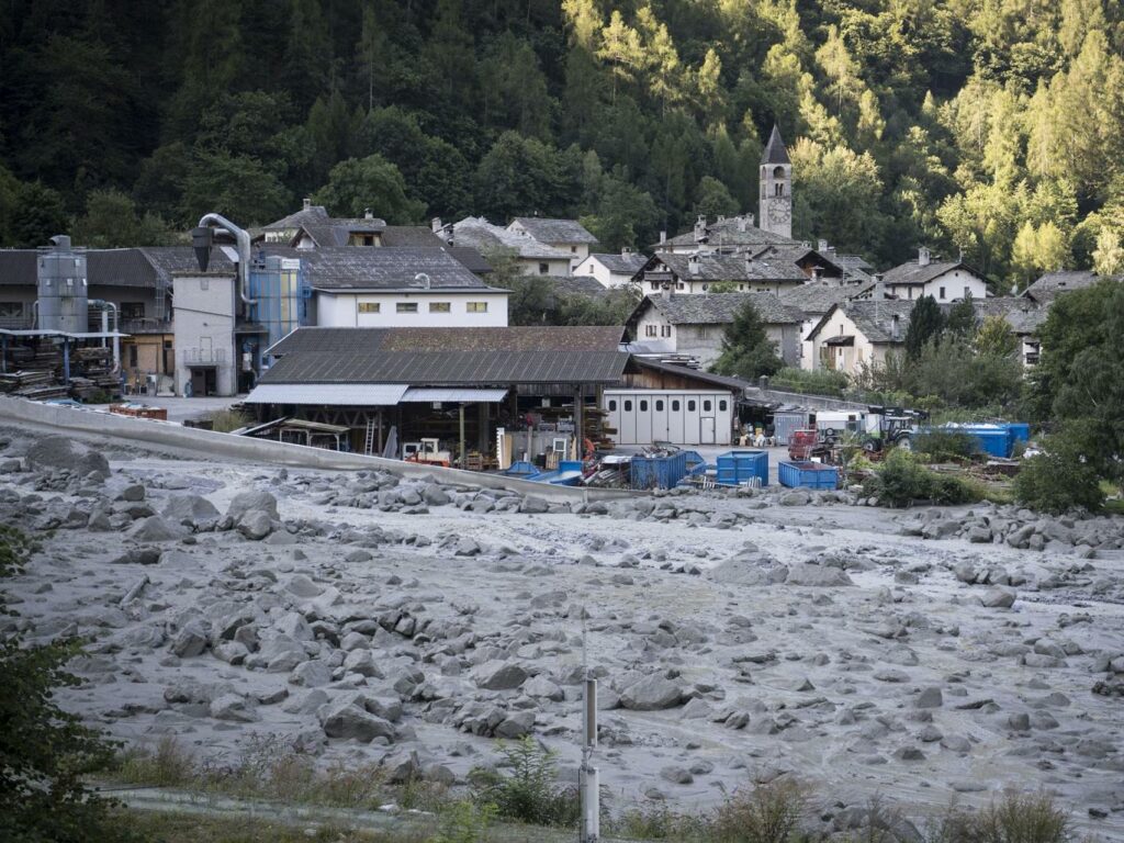 Οκτώ άνθρωποι αγνοούνται έπειτα από κατολίσθηση στην Ελβετία - Media