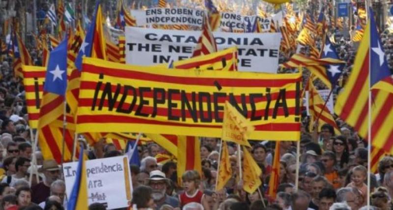 Στο δικαστήριο μέλη της έκπτωτης καταλανικής κυβέρνησης - Άφαντος ο Πουτζδεμόν - Media