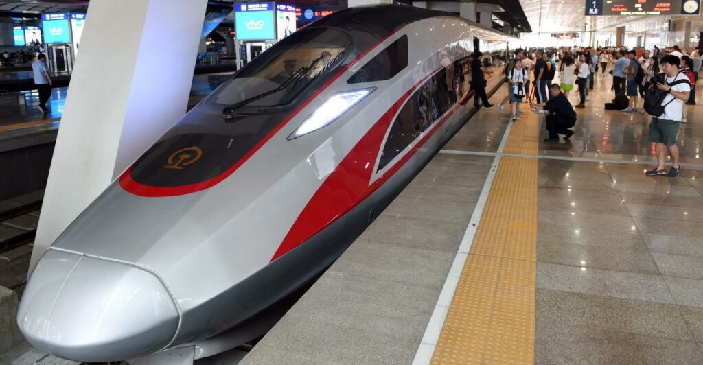 Με τουλάχιστον 350 χλμ την ώρα ταξιδεύουν τα νέα τρένα της Κίνας - Media