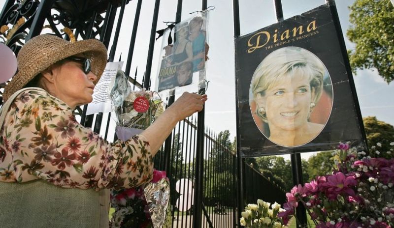 Οι Βρετανοί τιμούν τη μνήμη της πριγκίπισσας τους- 20 χρόνια από τον θάνατο της Νταϊάνα - Media