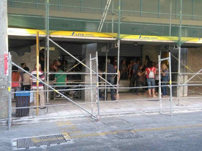 Κλειστή σήμερα η Εφορία Χανίων - Φορολογούμενη τα έκανε χθες λαμπόγυαλο  - Media