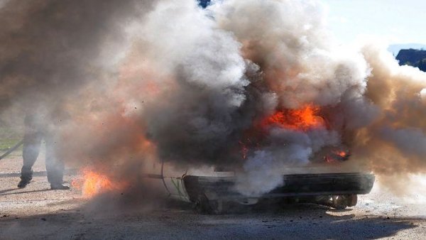 Στις φλόγες τυλίχθηκε φορτηγάκι στον Εύοσμο Θεσσαλονίκης - Media