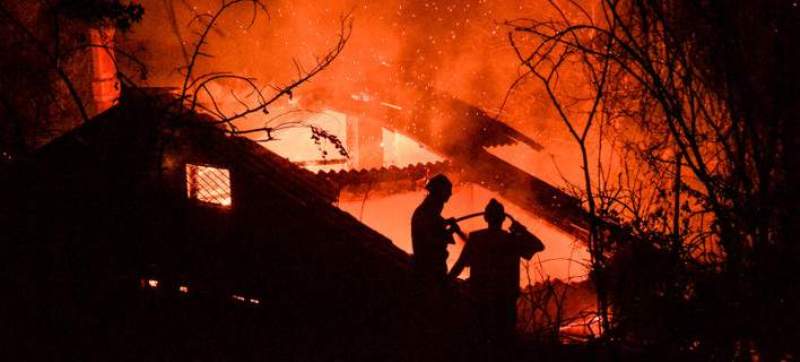 Πυρκαγιά στην Αμαλιάδα: «Οι κάτοικοι αρνούνται να εγκαταλείψουν τα σπίτια τους» - Media
