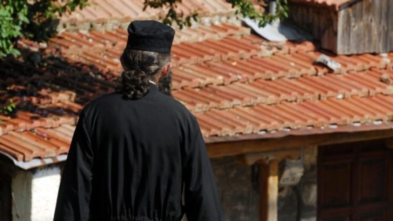 Κρήτη: Ελεύθερος ο ιερέας που φύτευε κάνναβη στο σπίτι του - Media