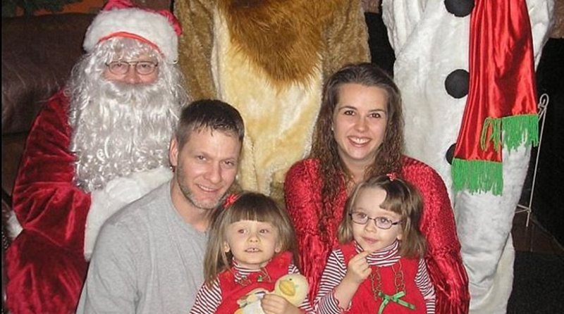 Τραγωδία: 41χρονη πυροβόλησε στο κεφάλι τις δίδυμες κόρες της και αυτοκτόνησε - Media