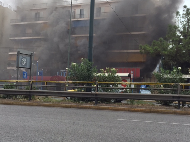 Φωτιά σε κέντρο διασκέδασης στη Συγγρού (photo) - Media