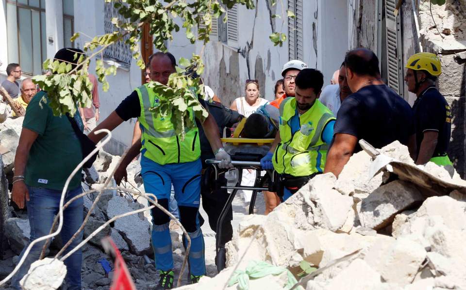 Σοκαριστική μαρτυρία για το σεισμό στην Ίσκια: «Η πολυκατοικία ήταν χτισμένη επάνω σε παλιό υπόγειο» - Media