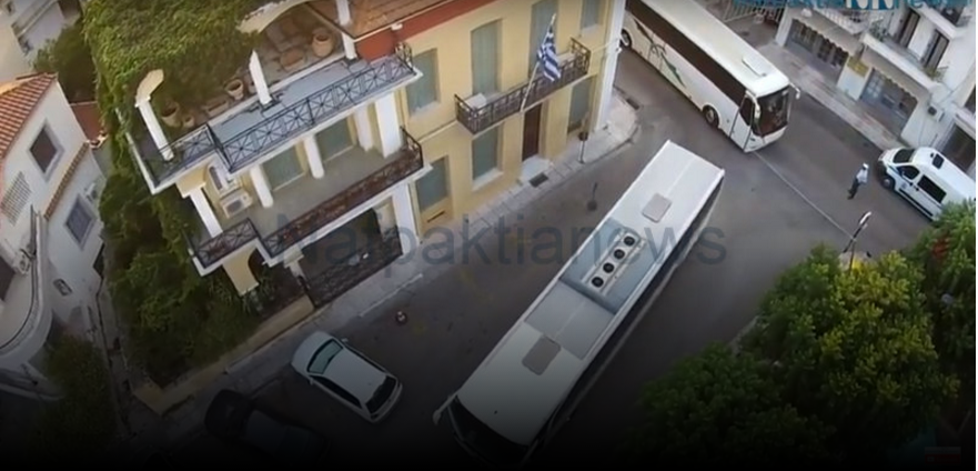 Γάμος αλά Ελληνικά: 19 λεωφορεία συνόδευσαν τον γαμπρό στην εκκλησία (video) - Media