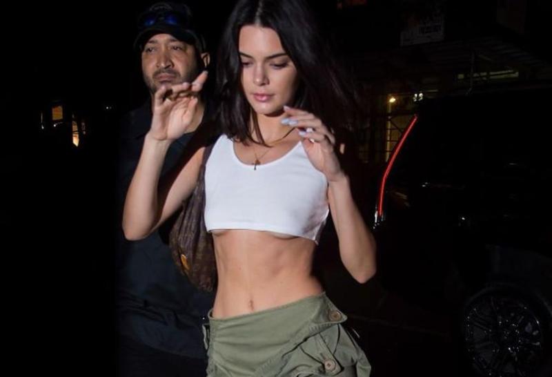 Το... ατύχημα της Kendall Jenner: Παραλίγο να δείξει ολόκληρο το στήθος της - Media