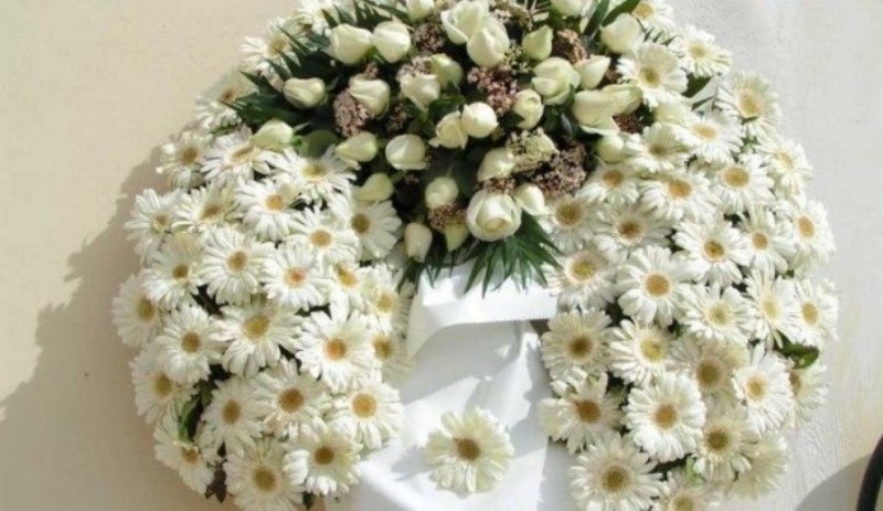 Θρήνος στην κηδεία της μητέρας που πνίγηκε προσπαθώντας να σώσει τα παιδιά της (Photos + Video) - Media