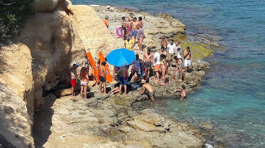 Κρήτη: Ήθελε να πάει στην παραλία γυμνιστών αλλά του βγήκε «ξυνό» (photos) - Media Gallery